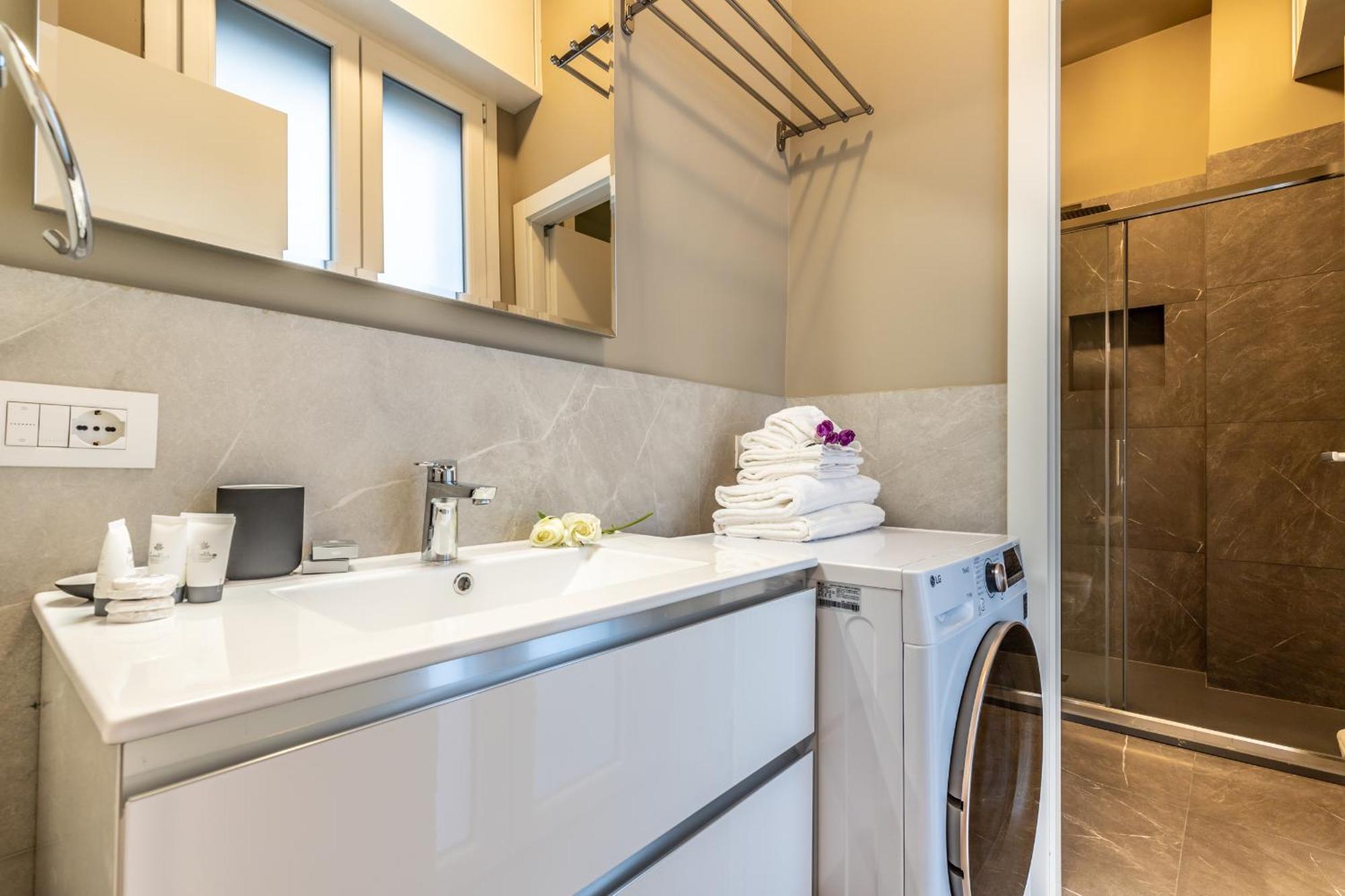 Stayeasy Quadronno33 - 3 Bedrooms, 2 Baths - Duomo Walking Distance มิลาน ภายนอก รูปภาพ